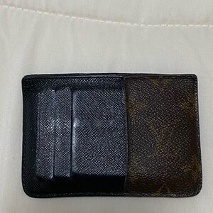 Louis Vuitton Card Holder

Used